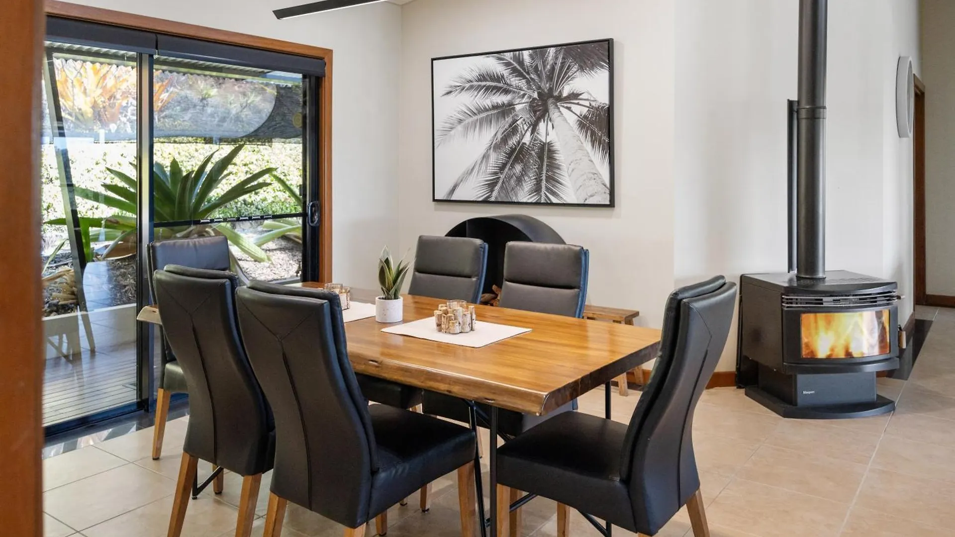Summer Is Here! Enjoy Exclusive Access For 9, Pool, Media Room, Acreage Estate In Magical Sunshine Coast Mooloolah Holiday home