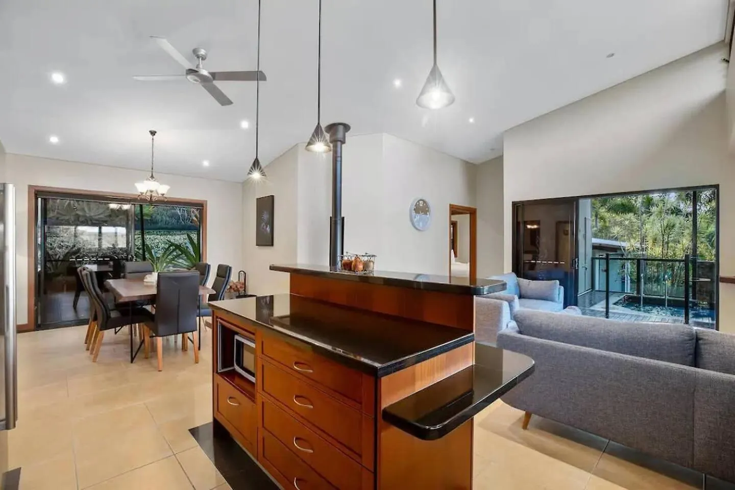 Summer Is Here! Enjoy Exclusive Access For 9, Pool, Media Room, Acreage Estate In Magical Sunshine Coast Mooloolah Holiday home