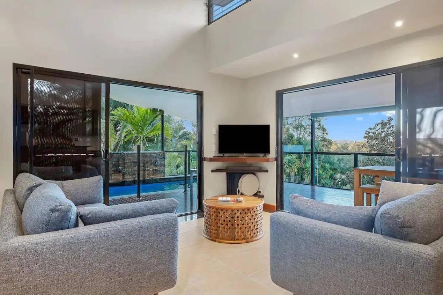 Summer Is Here! Enjoy Exclusive Access For 9, Pool, Media Room, Acreage Estate In Magical Sunshine Coast Mooloolah